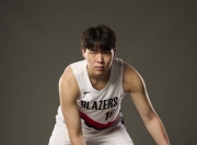 美媒评最佳新秀奖三黑马:杨瀚森在列雷霆篮网后卫上榜的简单介绍