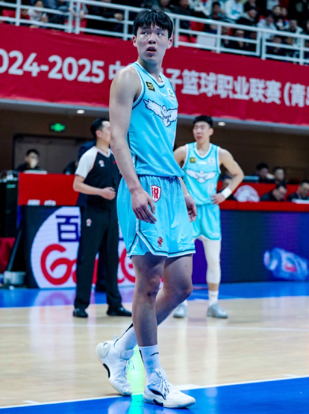 首发+首分！杨瀚森首秀从容不迫用助攻惊艳全场的简单介绍