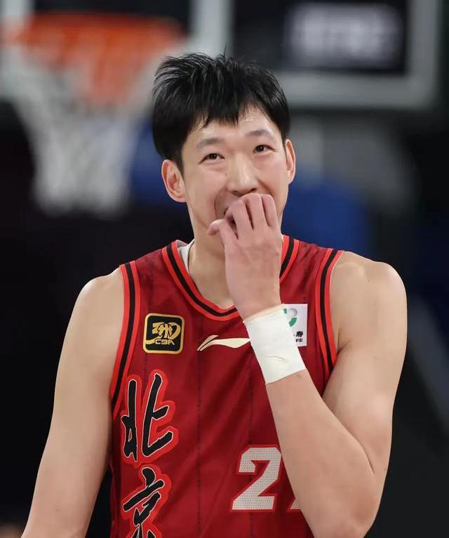 周琦18年亚运会个人集锦，对阵菲律宾砍下25分7盖帽的简单介绍