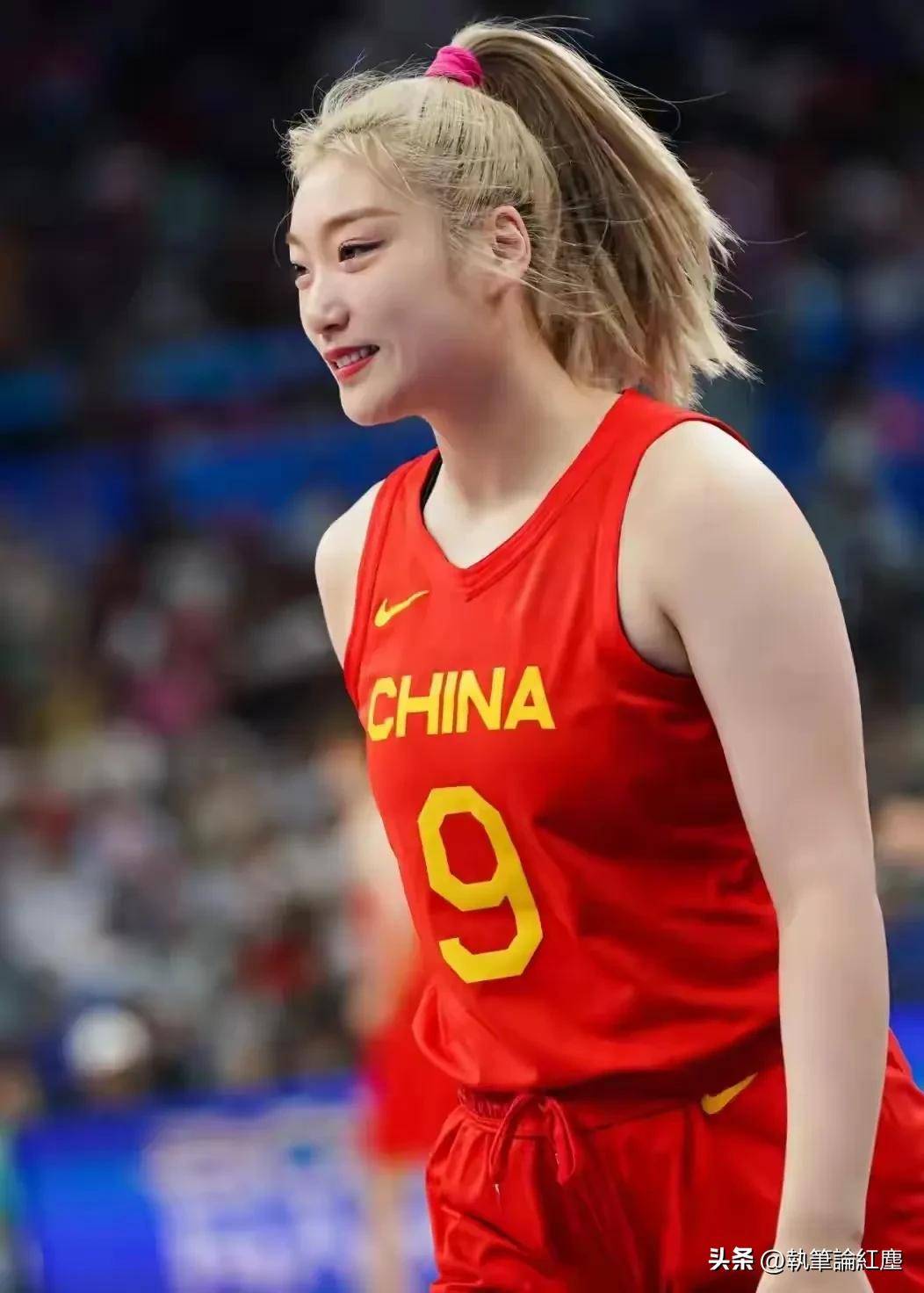 女篮官宣！李梦无缘深圳亚洲杯，宫鲁鸣：长期脱队训练，(女篮国手李梦)