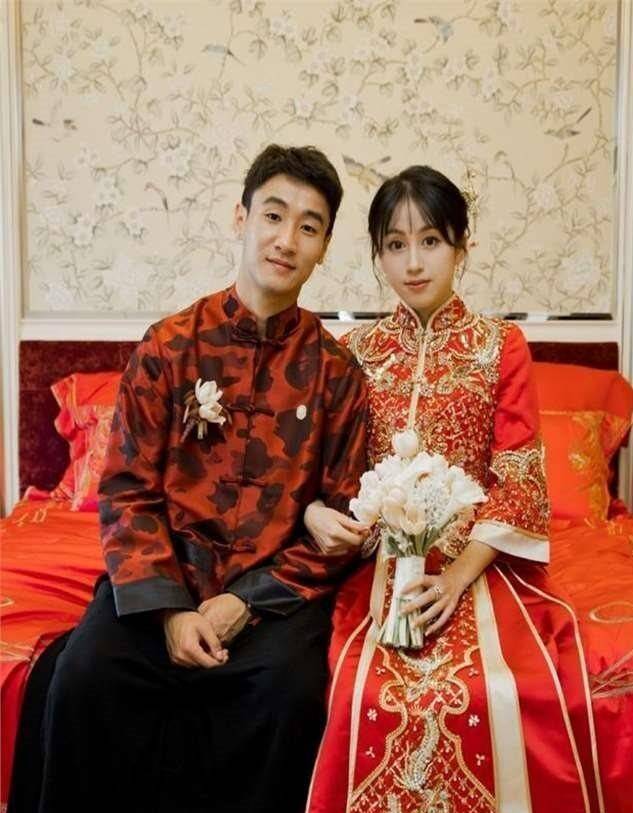 球迷辱骂韦世豪妻子！队友发声：连做人的底线都没了(韦世豪踢球怎么样)