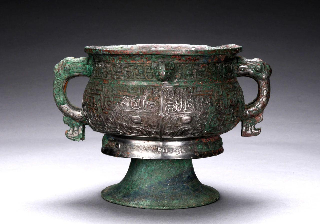 包含奖杯外形呈圆形，与中国古代浑天仪相似的词条