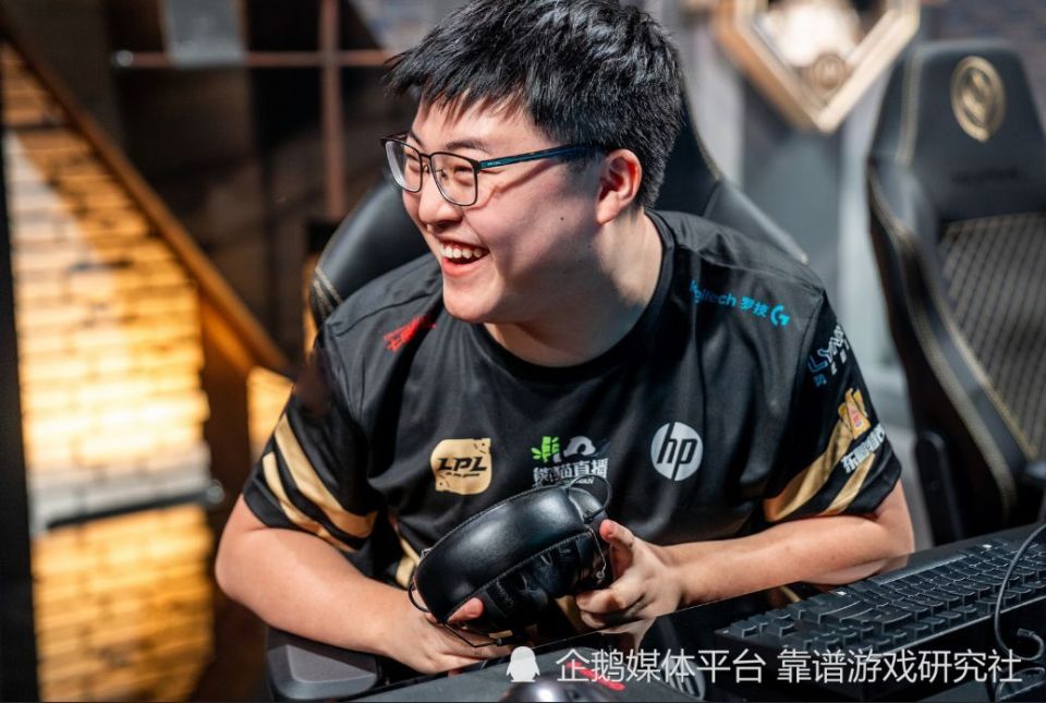 先是Faker然后是Uzi，按这个标准你觉得明年会是谁？50亮469回复英雄联盟的简单介绍